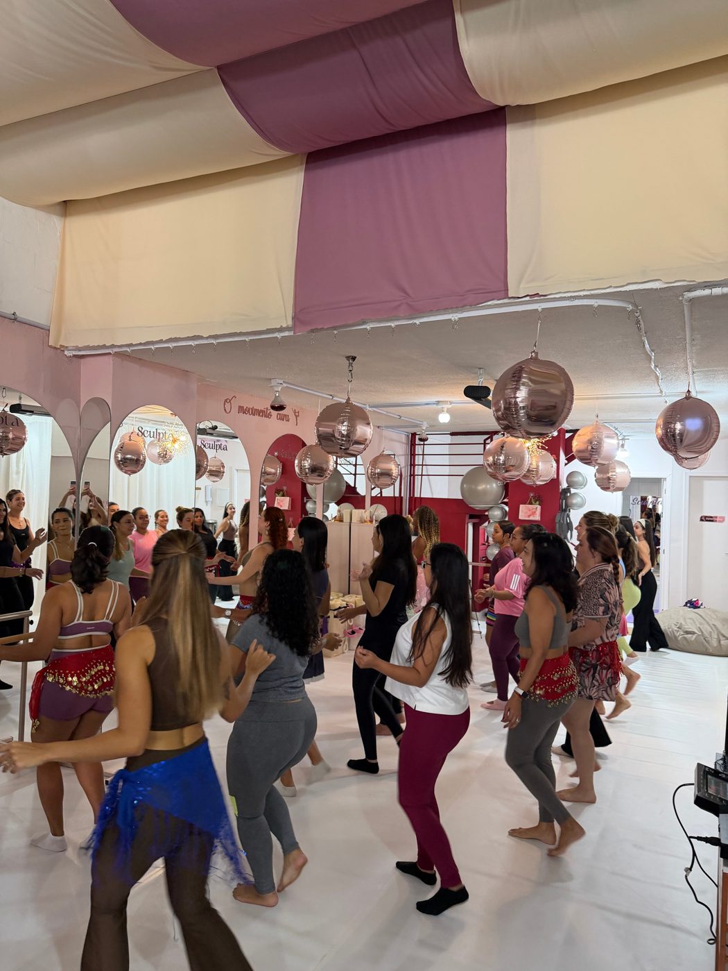 Aula de dança em evento corporativo no Studio Sculpta